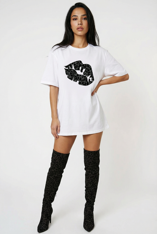 White Oversize T-shirt With Black Leopard Lip Print