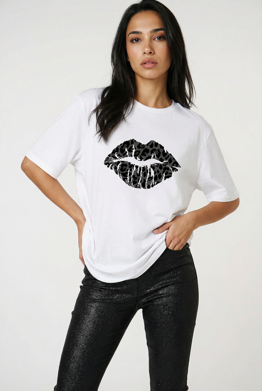 Black Leopard Lip Motif Oversize Tshirt Top In White