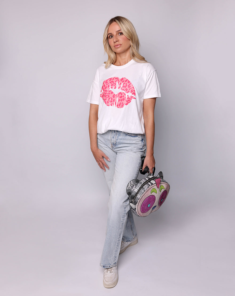 White Oversize T-shirt With Pink  Leopard Lip Print