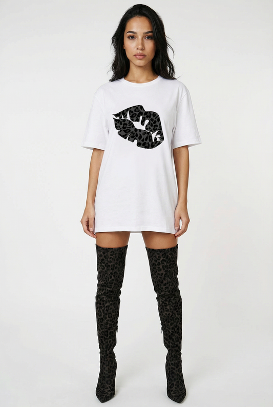 White Oversize T-shirt With Black Leopard Lip Print