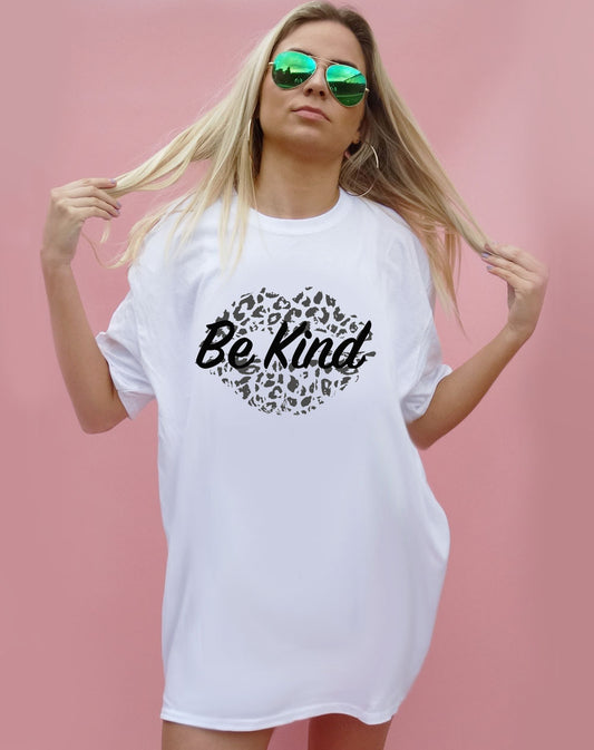 White Oversize Tshirt Print With Be Kind Monochrome Slogan