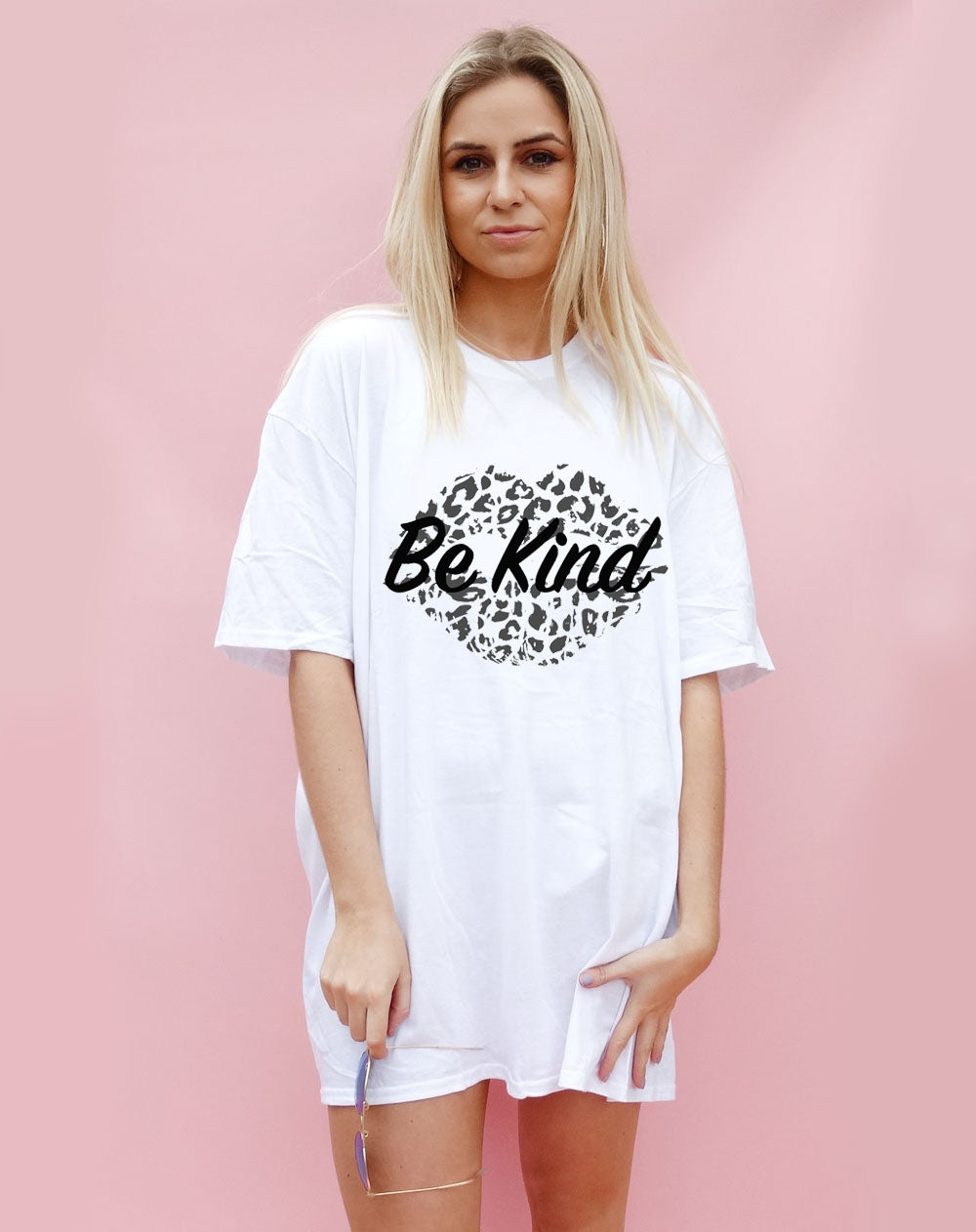 White Oversize Tshirt Print With Be Kind Monochrome Slogan