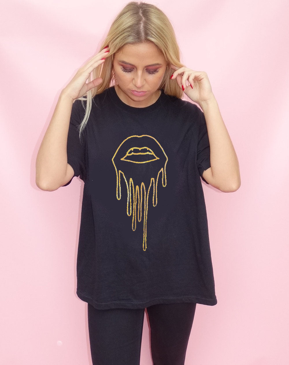 Gold Holographic Drip Lip Outline Print Tshirt In Black