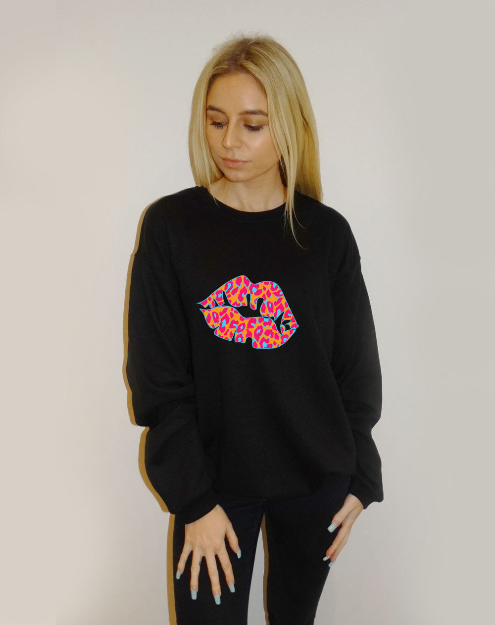 Black Oversize Sweatshirt With Orange And Blue Leopard Lip Print