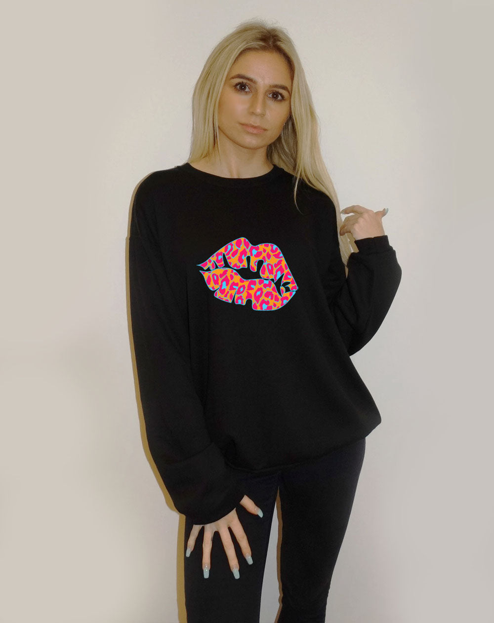 Black Oversize Sweatshirt With Orange And Blue Leopard Lip Print