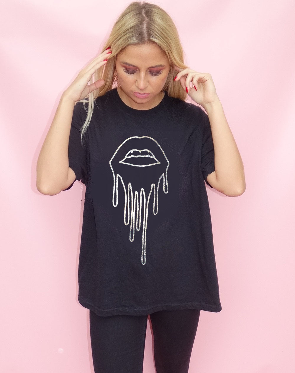 Silver Holographic Drip Lip Outline Print Tshirt In Black